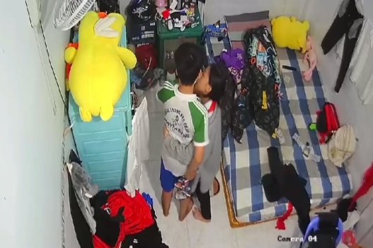 Em học sinh níu kéo bạn trai bằng cô bé dâm đãng