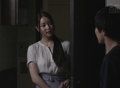 Chị gái xinh đẹp thường xuyên tự sướng và rên la, kích thích cậu hàng xóm sang nhà và có cơ hội quan hệ tình dục